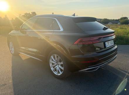 Audi - Q8