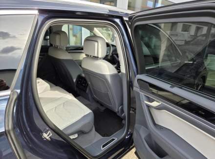 Volkswagen - Touareg