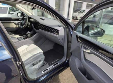 Volkswagen - Touareg