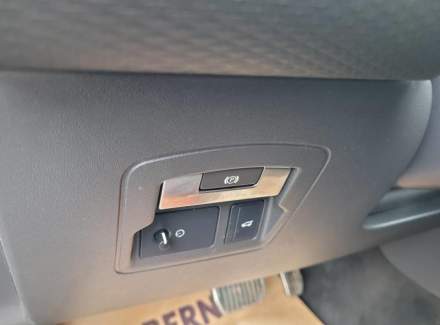 Land Rover - Range Rover Velar