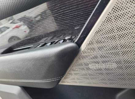 Land Rover - Range Rover Velar