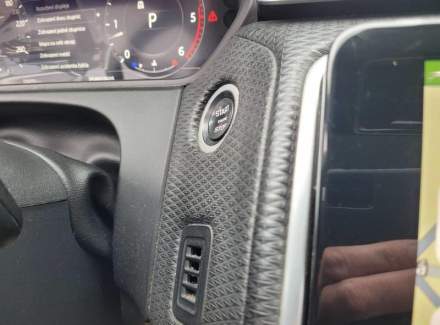 Land Rover - Range Rover Velar