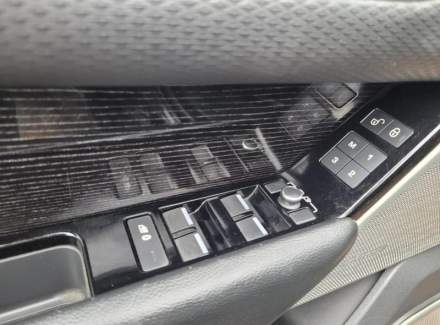 Land Rover - Range Rover Velar