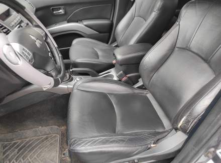 Mitsubishi - Outlander