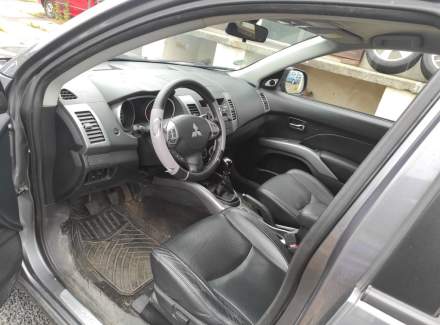 Mitsubishi - Outlander