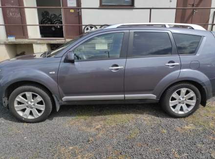 Mitsubishi - Outlander