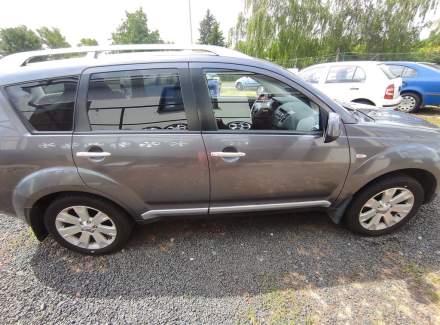 Mitsubishi - Outlander