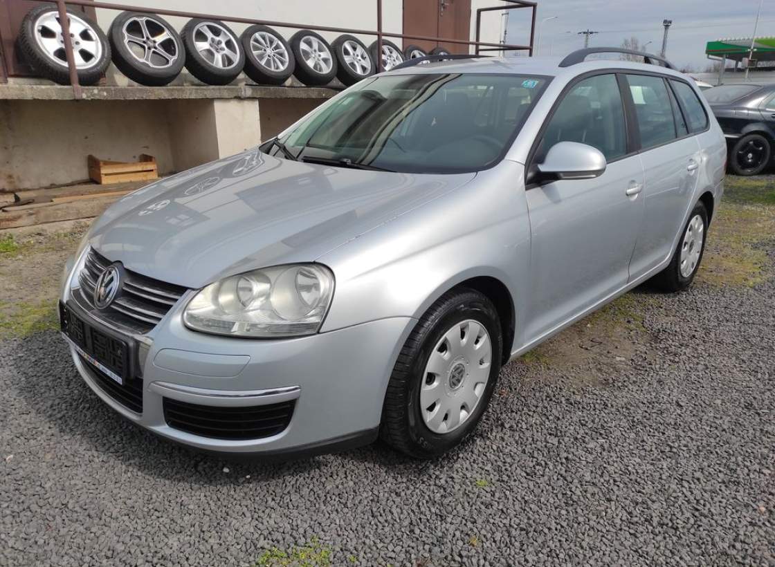 Volkswagen - Golf