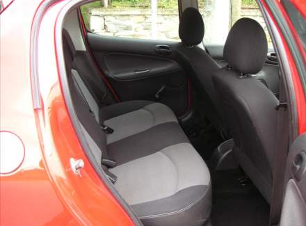 Peugeot - 206