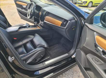 Volvo - V90