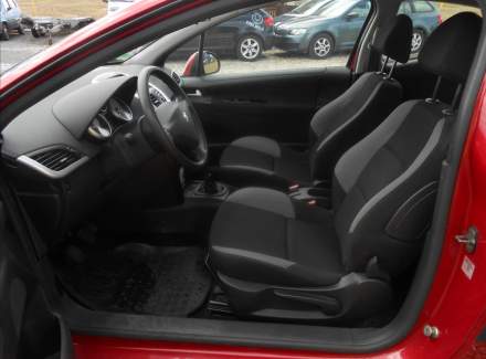 Peugeot - 207