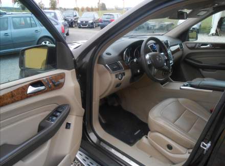 Mercedes-Benz - M-class