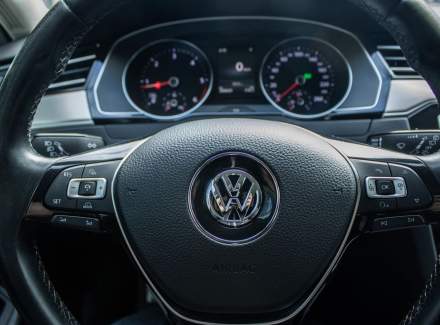 Volkswagen - Passat