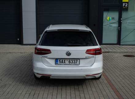 Volkswagen - Passat