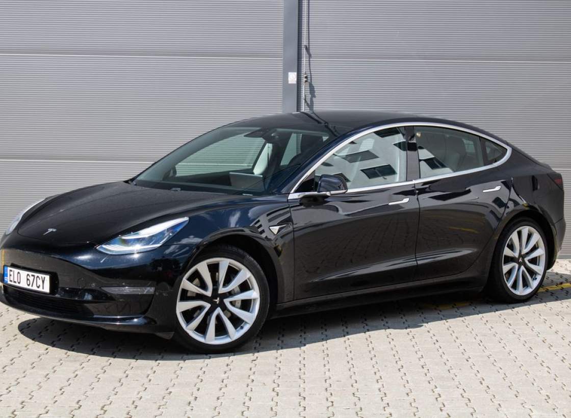 Tesla - Model 3