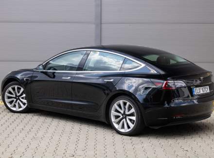 Tesla - Model 3