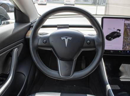 Tesla - Model 3