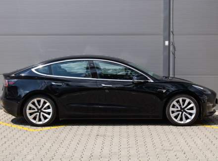 Tesla - Model 3