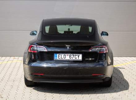 Tesla - Model 3