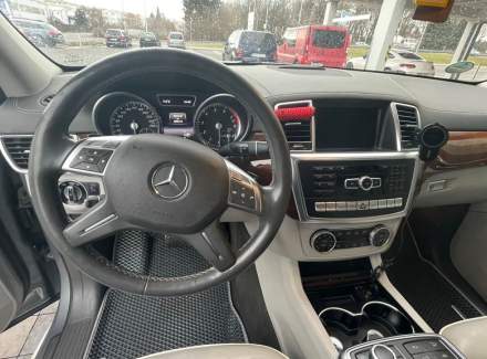 Mercedes-Benz - GL