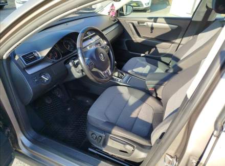 Volkswagen - Passat