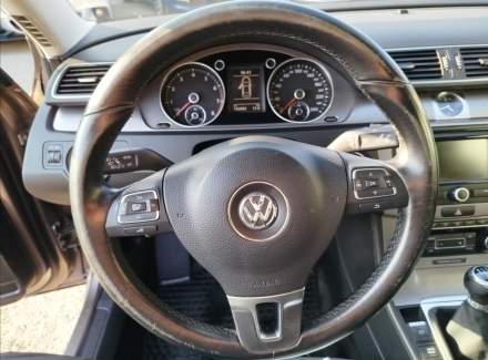 Volkswagen - Passat