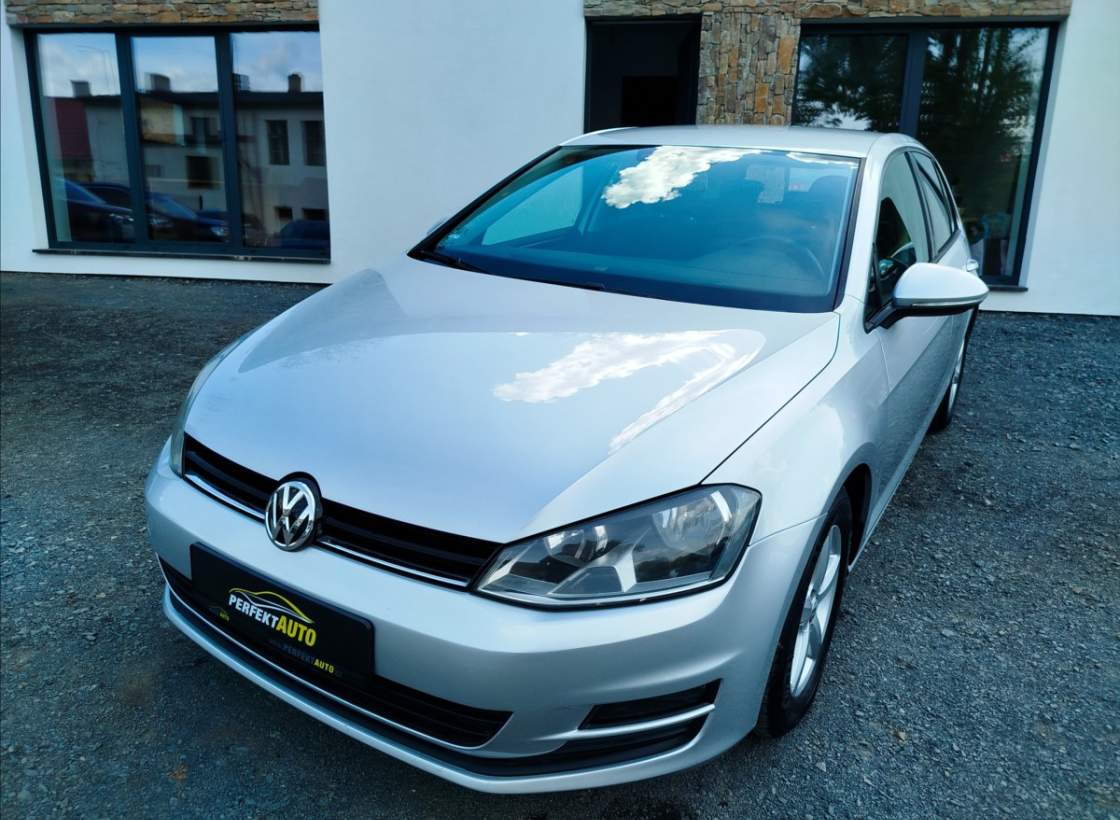 Volkswagen - Golf
