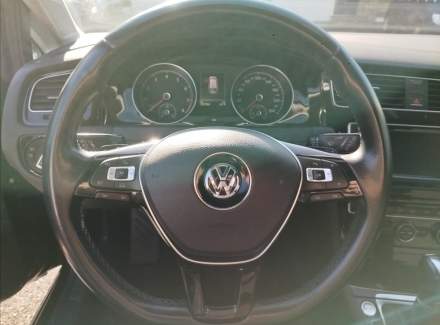 Volkswagen - Golf