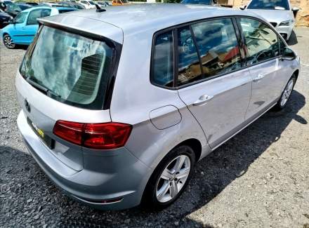 Volkswagen - Golf