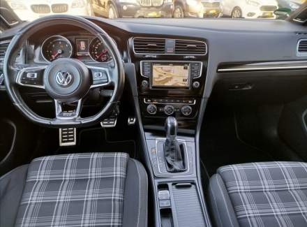 Volkswagen - Golf