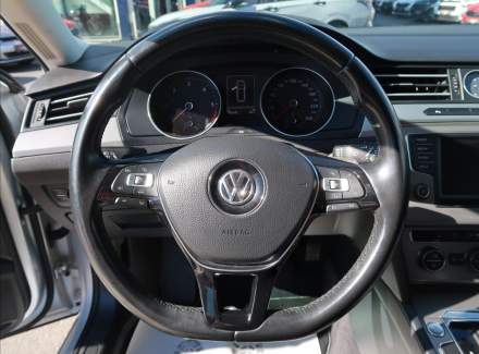Volkswagen - Passat