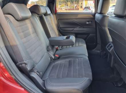 Mitsubishi - Outlander