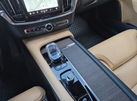 Volvo - V90