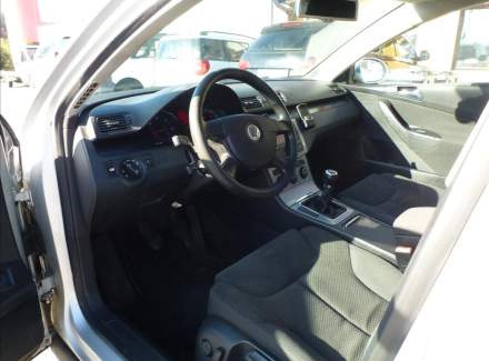 Volkswagen - Passat