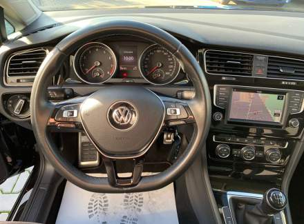 Volkswagen - Golf