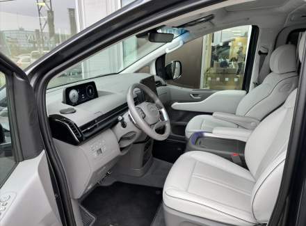 Hyundai - Staria
