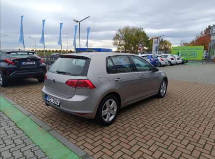 Volkswagen - Golf