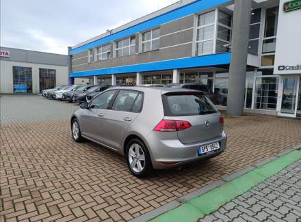 Volkswagen - Golf