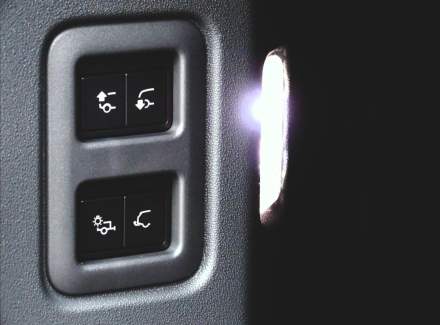 Land Rover - Defender