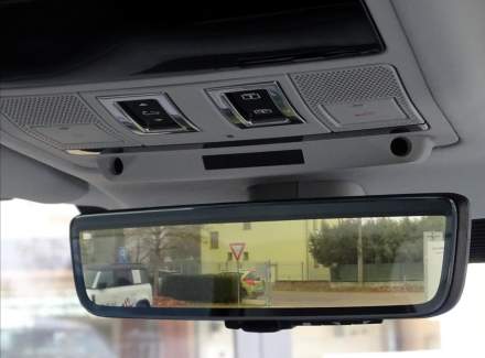 Land Rover - Defender