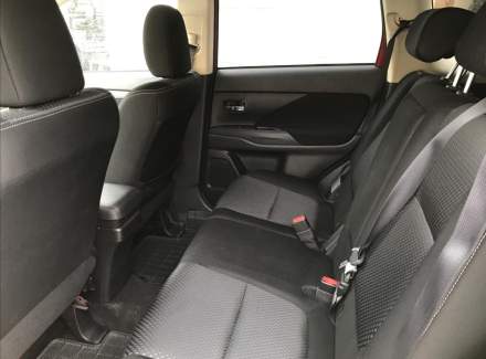 Mitsubishi - Outlander