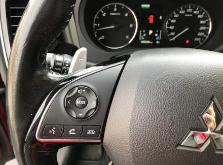 Mitsubishi - Outlander