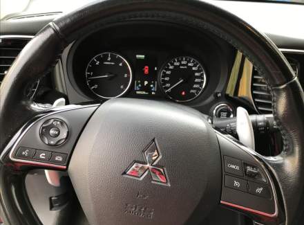 Mitsubishi - Outlander