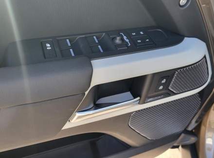 Land Rover - Defender