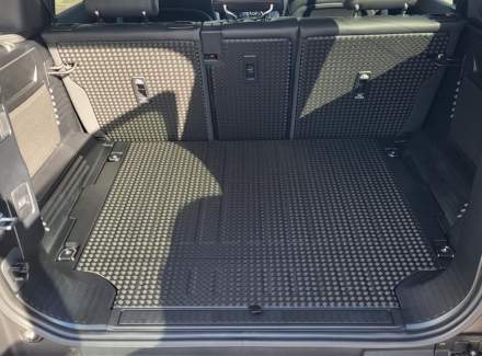 Land Rover - Defender