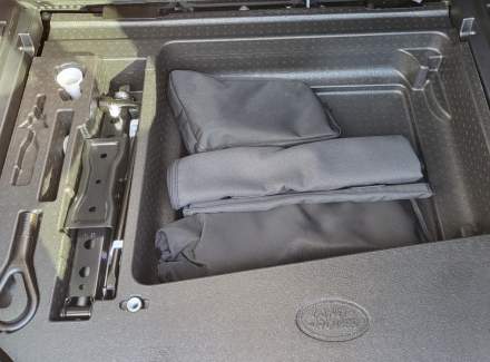 Land Rover - Defender