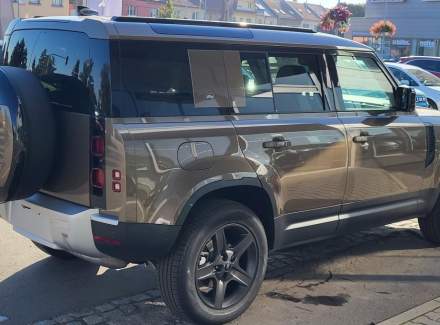 Land Rover - Defender