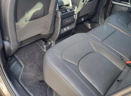 Land Rover - Defender