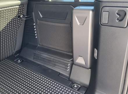 Land Rover - Defender