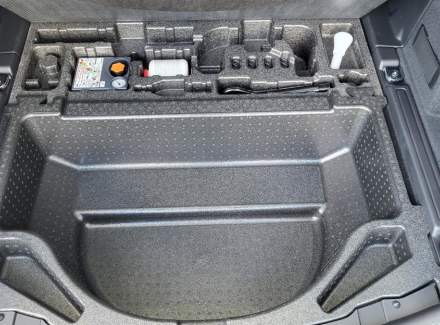 Land Rover - Discovery Sport